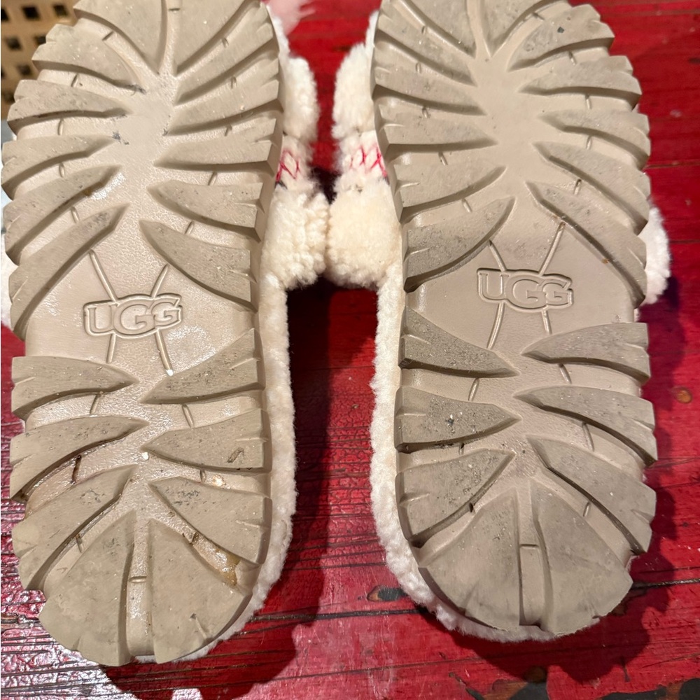 UGG Cream Shearling Slide Slippers with Red Accent Stitching - Picture 6 of 6